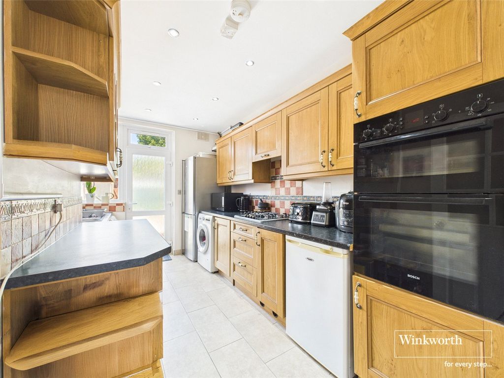 Property photo 1 of 9 Kitchen