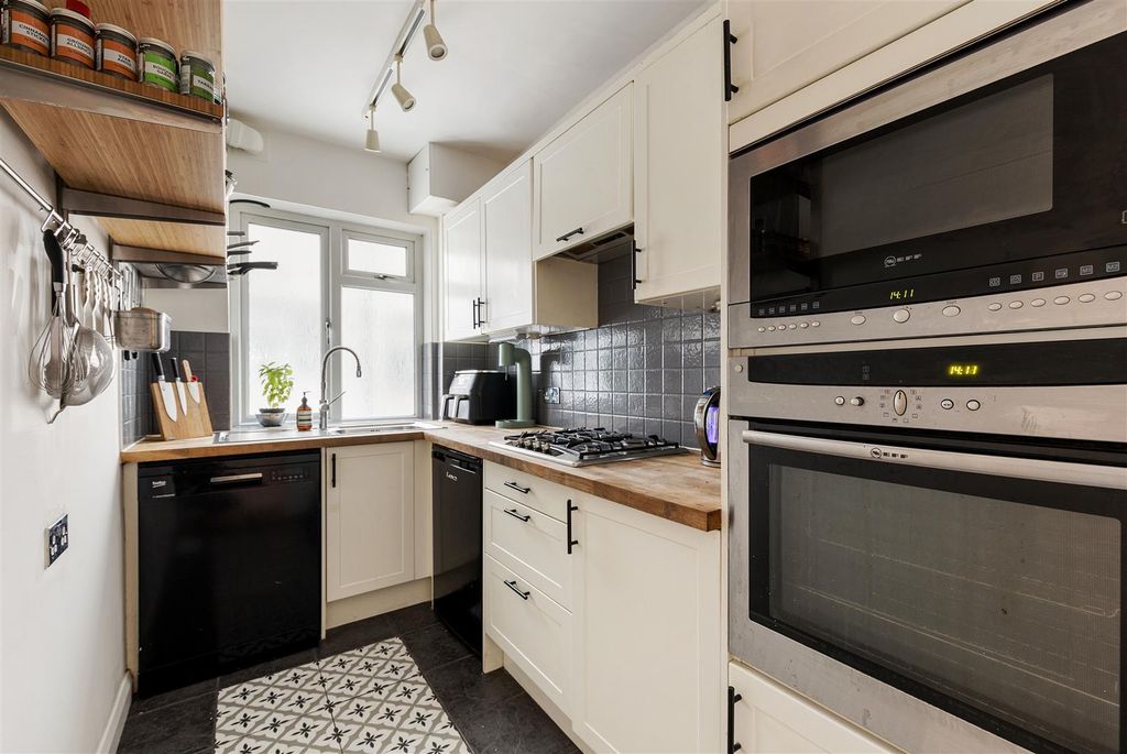 Property photo 3 of 21 3