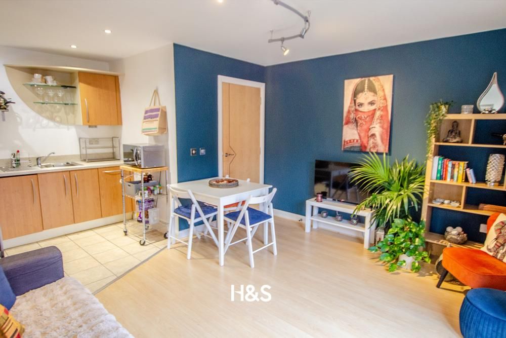 Property photo 2 of 7 Newhall Court - Living Room..Jpg