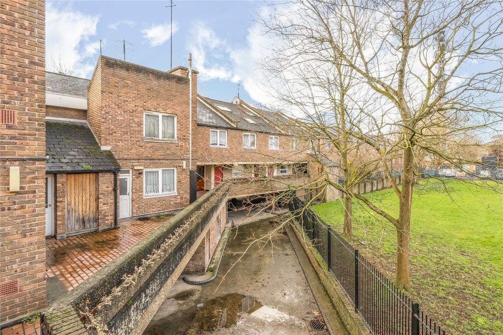 Property photo 3 of 10 Exterior