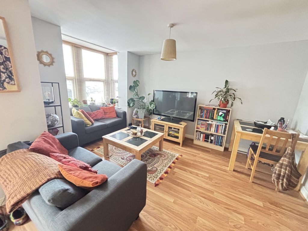 Property photo 3 of 13 A Bright And Spacious Living Room Featuring Comfor...