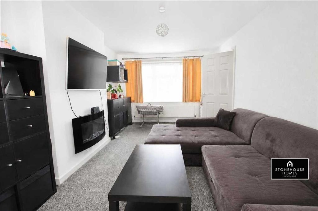 Property photo 3 of 9 Lounge