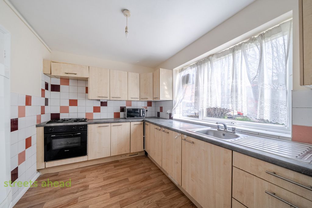 Property photo 2 of 18 1434F63B-Deb2-486...