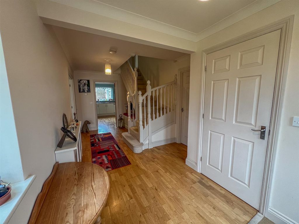 Property photo 2 of 29 123 Fairways Drive -02.Jpg