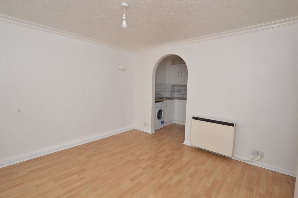 Property photo 3 of 14 Livingroom