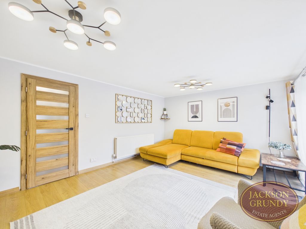 Property photo 2 of 17 Knights Court