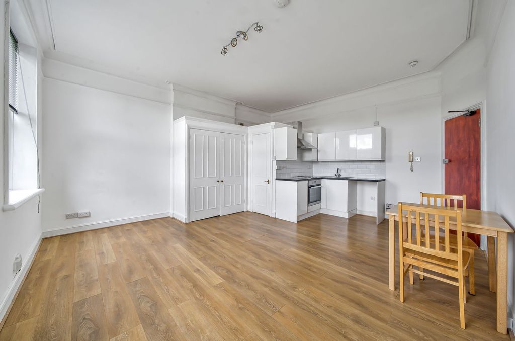 Property photo 3 of 6 Picture No. 04