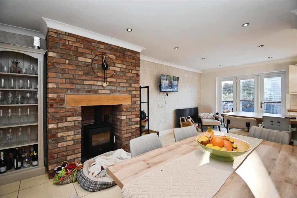 Property photo 2 of 17 00678157-U 20 20 2814 29.Jpg