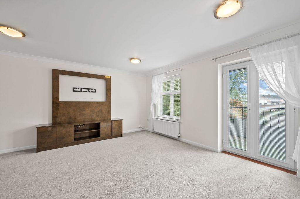 Property photo 3 of 21