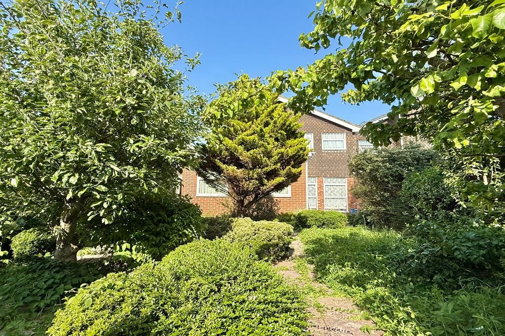 Property photo 2 of 12 Rear