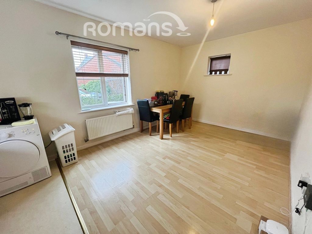 Property photo 3 of 8 Pbox-Img.Jpg