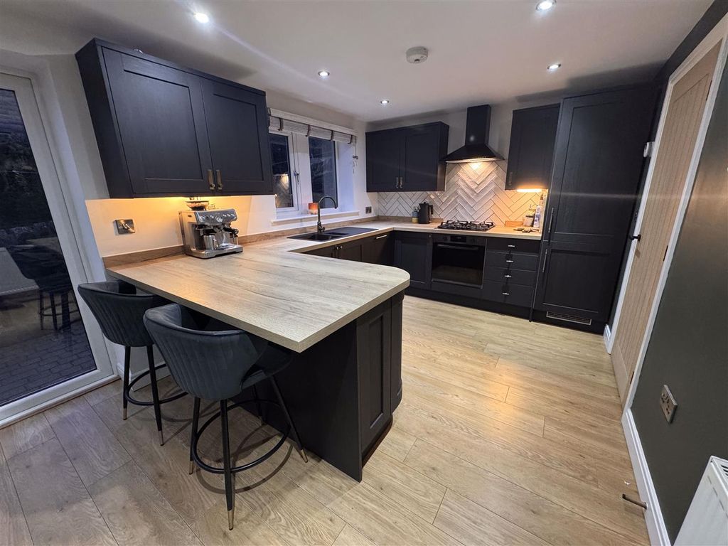 Property photo 3 of 11 Image00009.Jpg