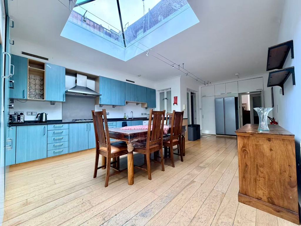 Property photo 3 of 23