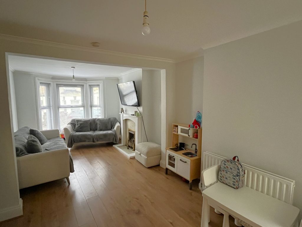 Property photo 3 of 9 Open Plan Living