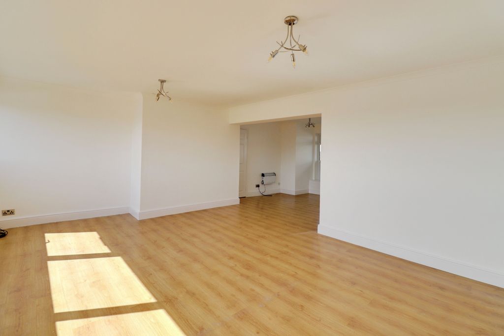 Property photo 3 of 9 3