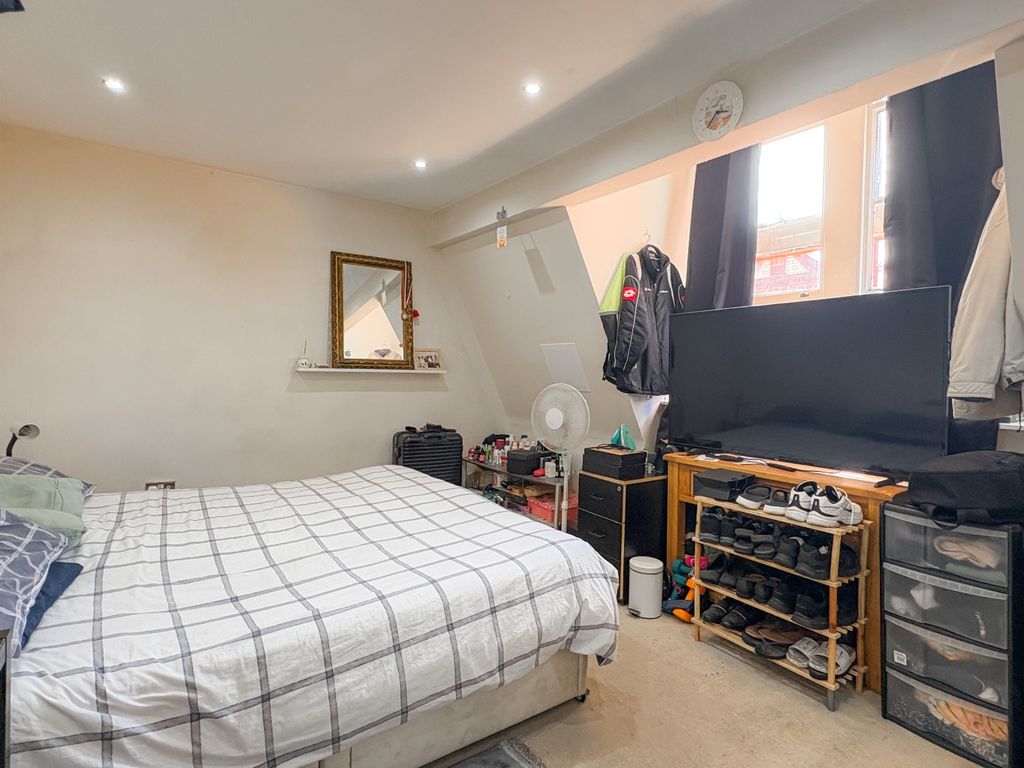 Property photo 2 of 8 4437893