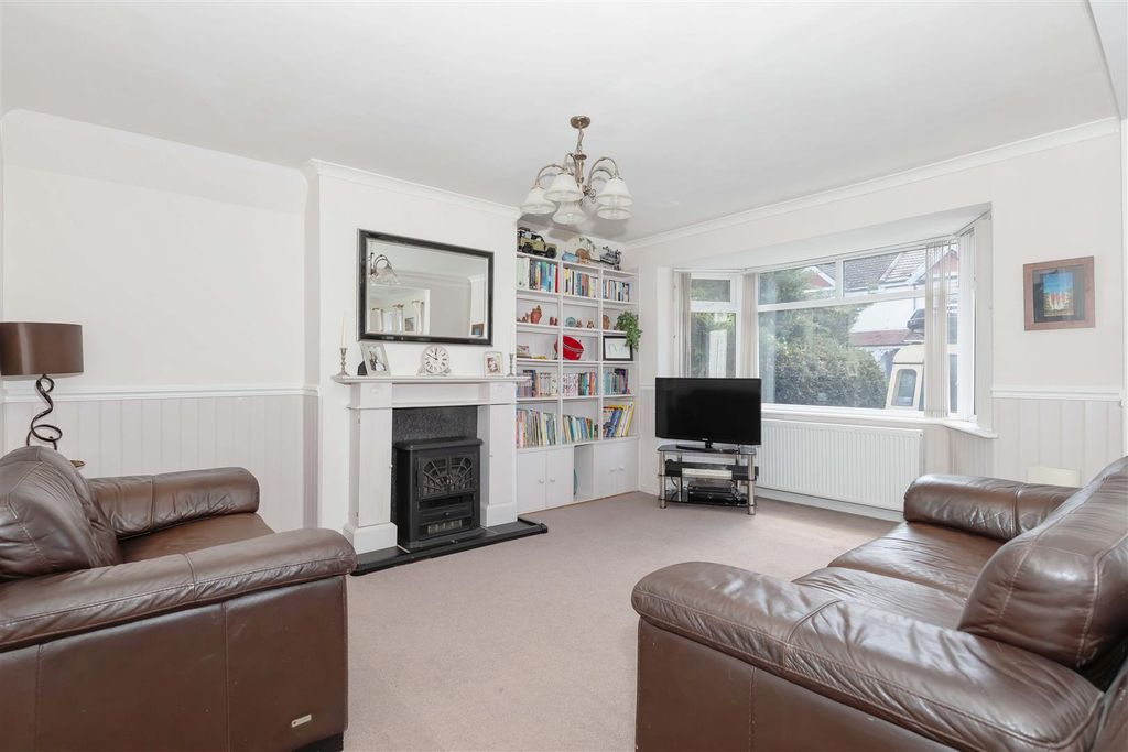 Property photo 3 of 15 Queen St_16.Jpg