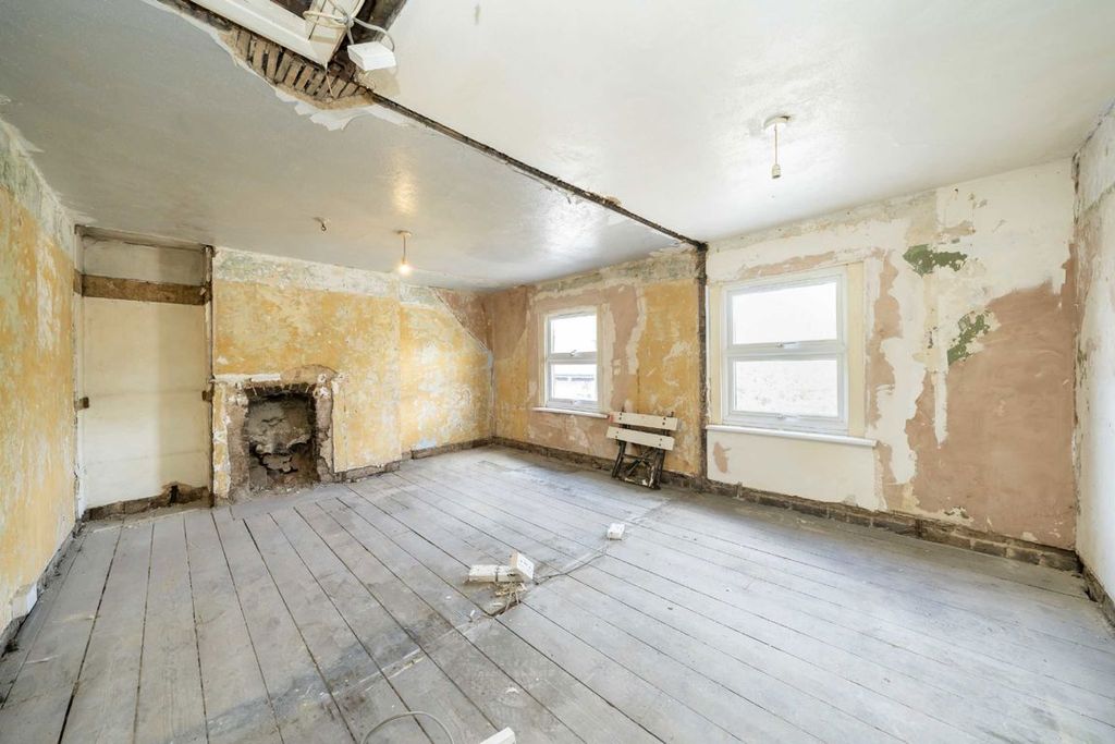 Property photo 2 of 7