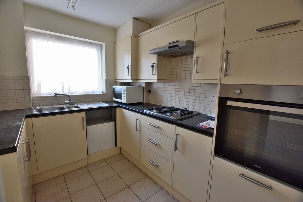 Property photo 3 of 9 Kitchen