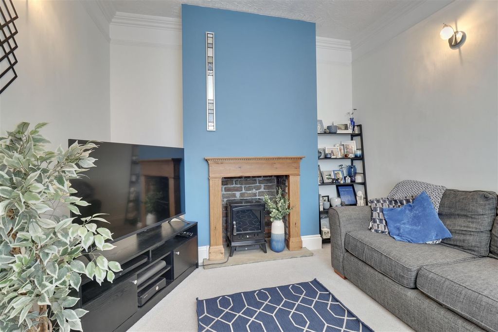 Property photo 3 of 18 Cea565F8-Fea2-4A7E-Ab5F-4281544E2B49_1_201_A.Jpeg