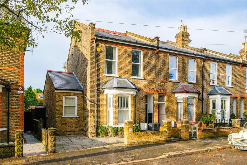 Property photo 1 of 17 67 Crescent Road-19.Jpg