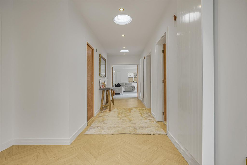Property photo 3 of 22 Hallway