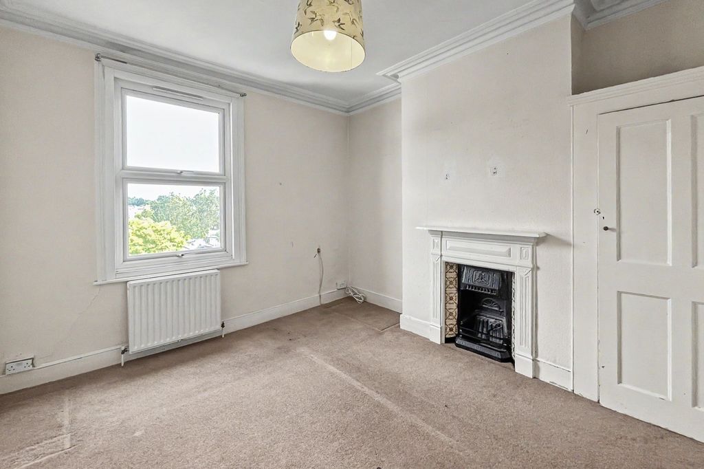 Property photo 2 of 17 217 Mitcham Lane, Streatham, London Sw16 6Ps