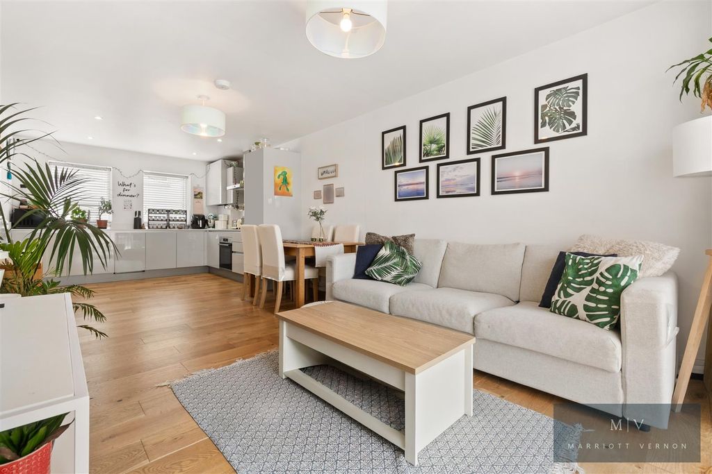 Property photo 3 of 17 Stag Court 2 N MV-11.Jpg
