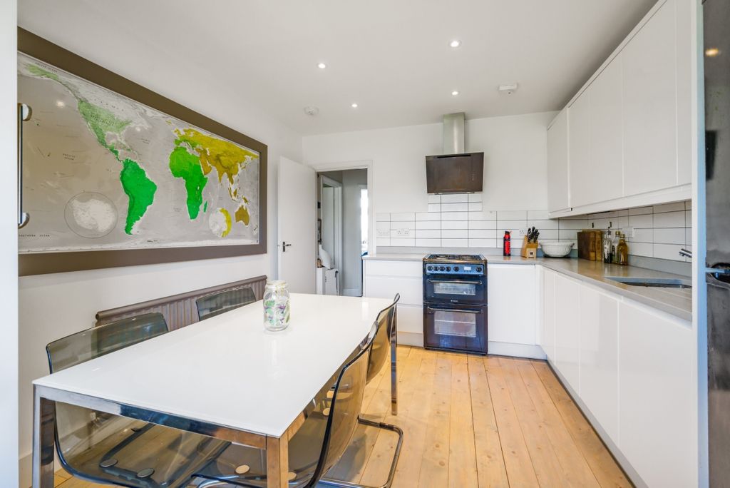 Property photo 2 of 9 995320 (6)