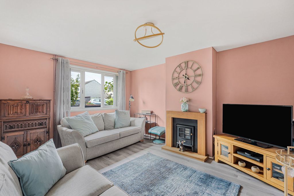 Property photo 2 of 20 Sittting Room