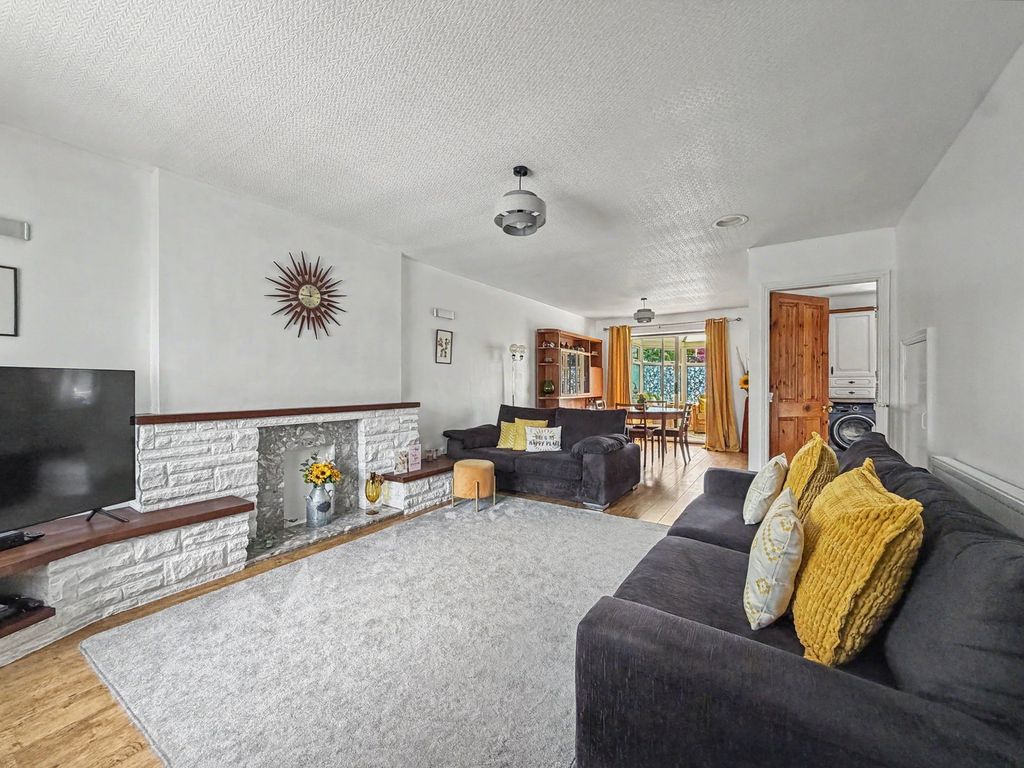 Property photo 2 of 25