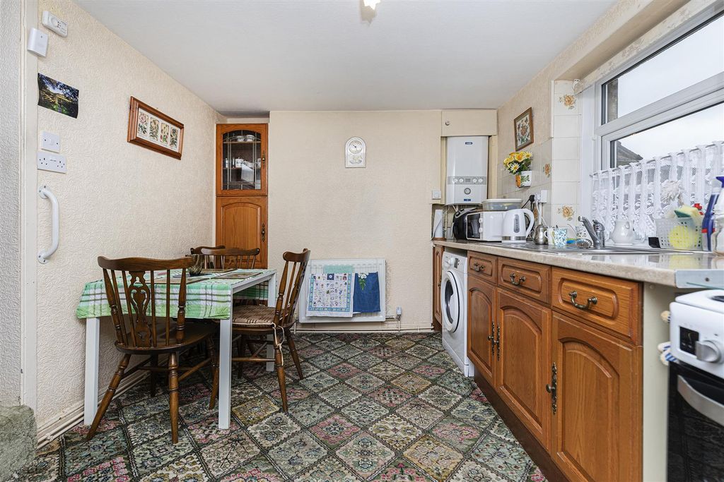 Property photo 2 of 34 Kitchen/Diner