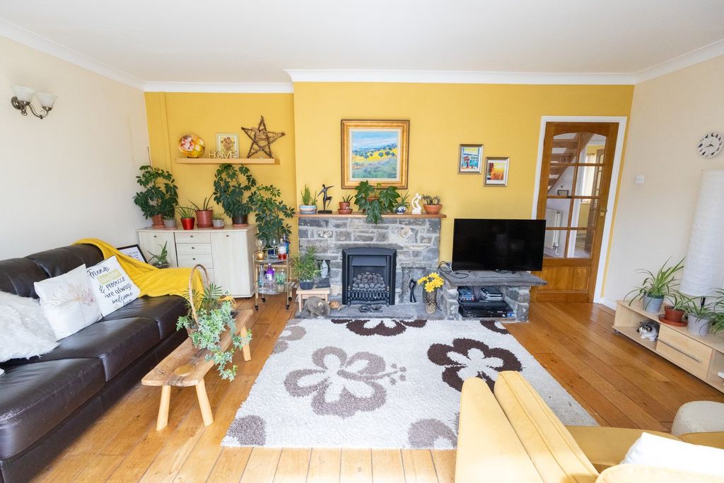 Property photo 3 of 25