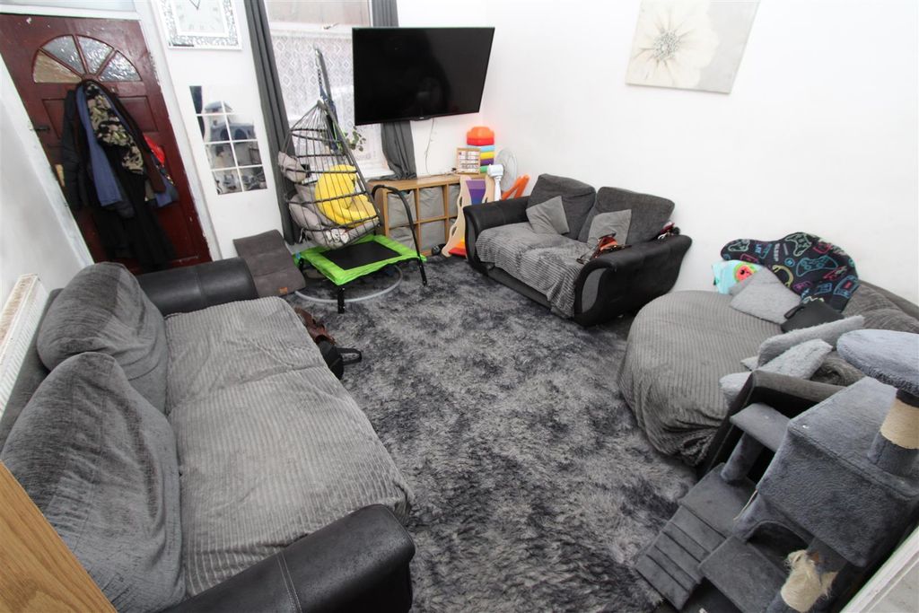 Property photo 2 of 8