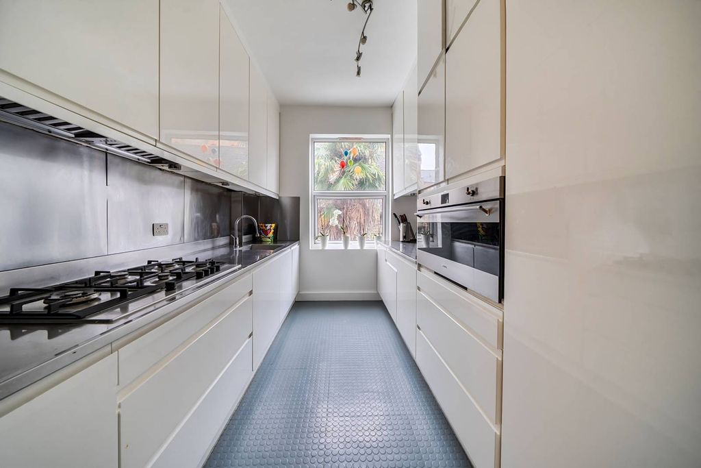 Property photo 3 of 14