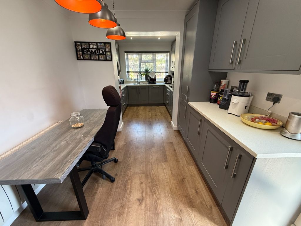 Property photo 3 of 18 5386192