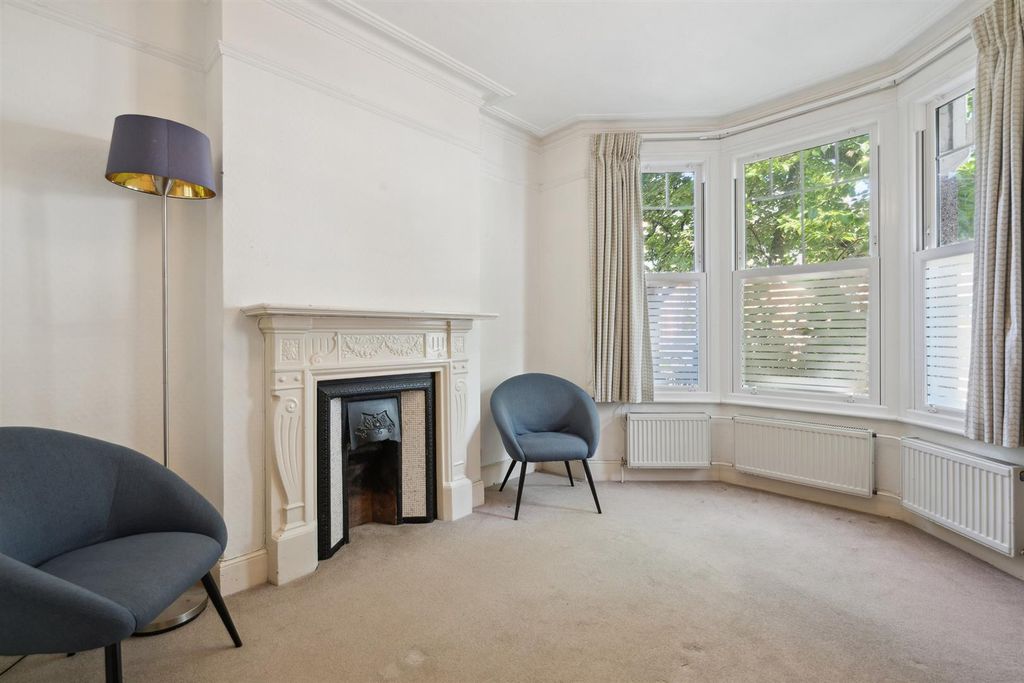 Property photo 2 of 13 44, Cavendish Road Sw19 Bedroom 1.Jpg