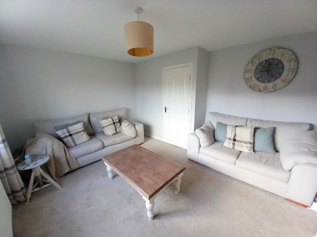 Property photo 3 of 12 Lounge