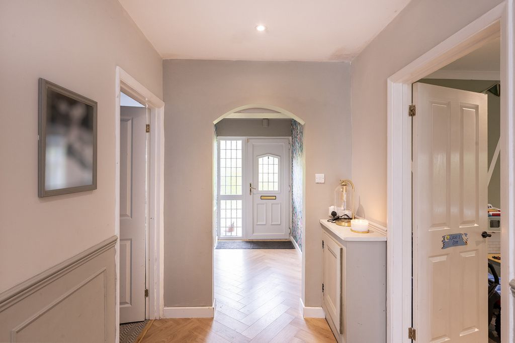 Property photo 3 of 25