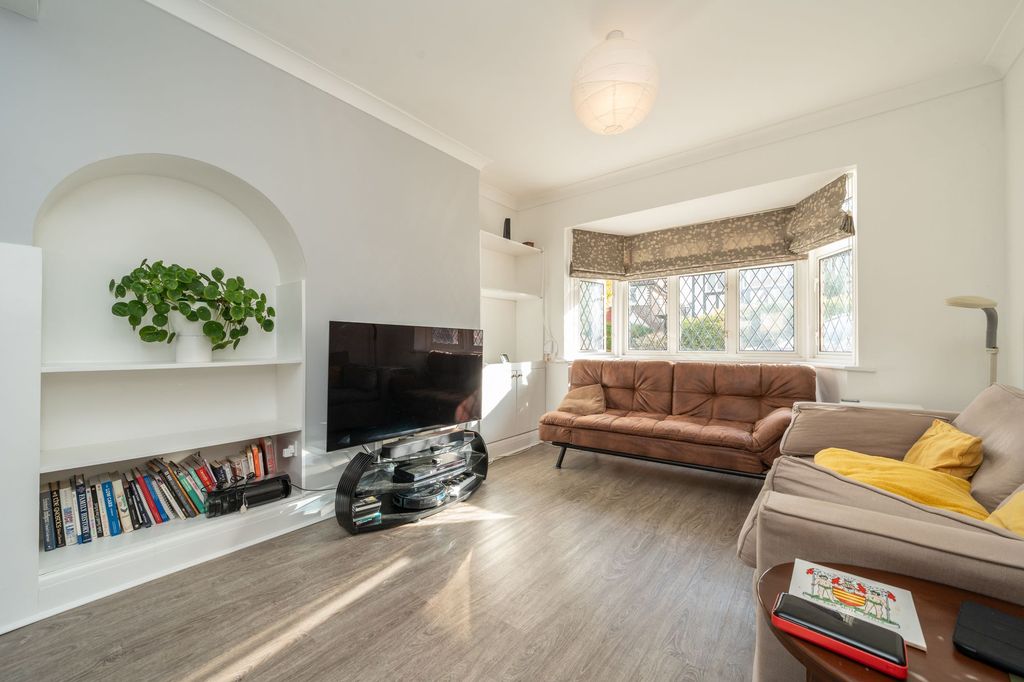 Property photo 2 of 11