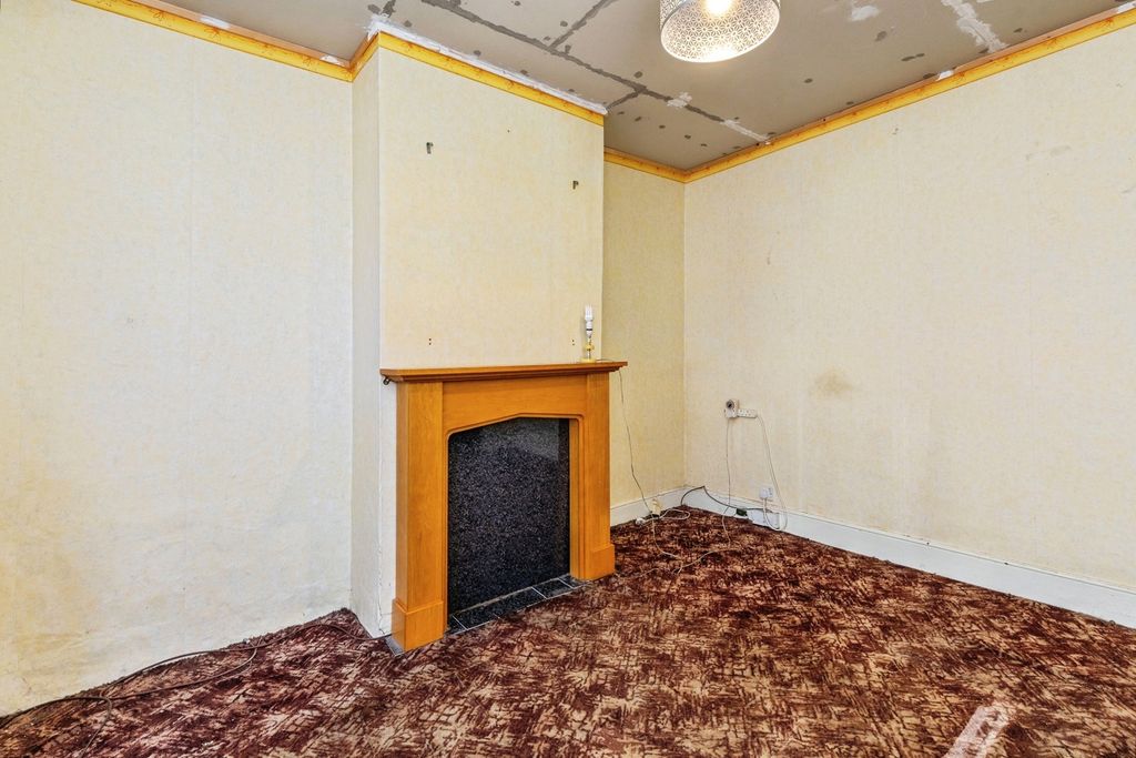 Property photo 3 of 16 Photo