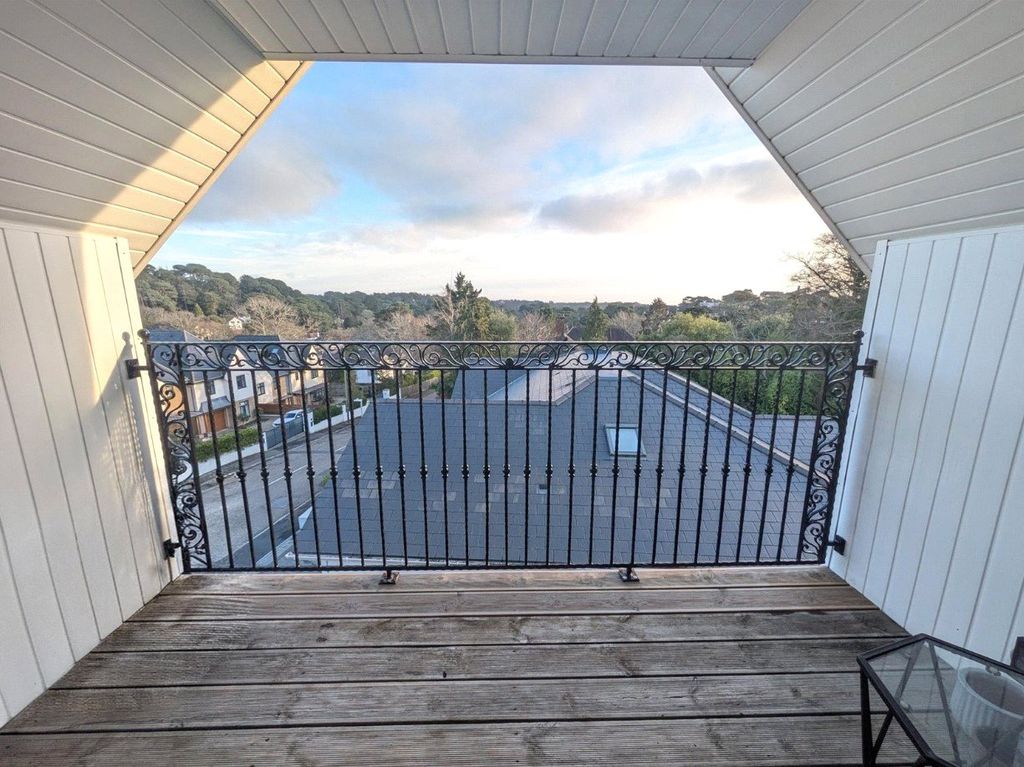 Property photo 2 of 14 Balcony