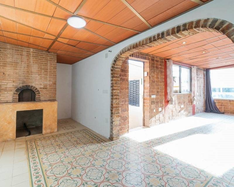 Property photo 3 of 42
