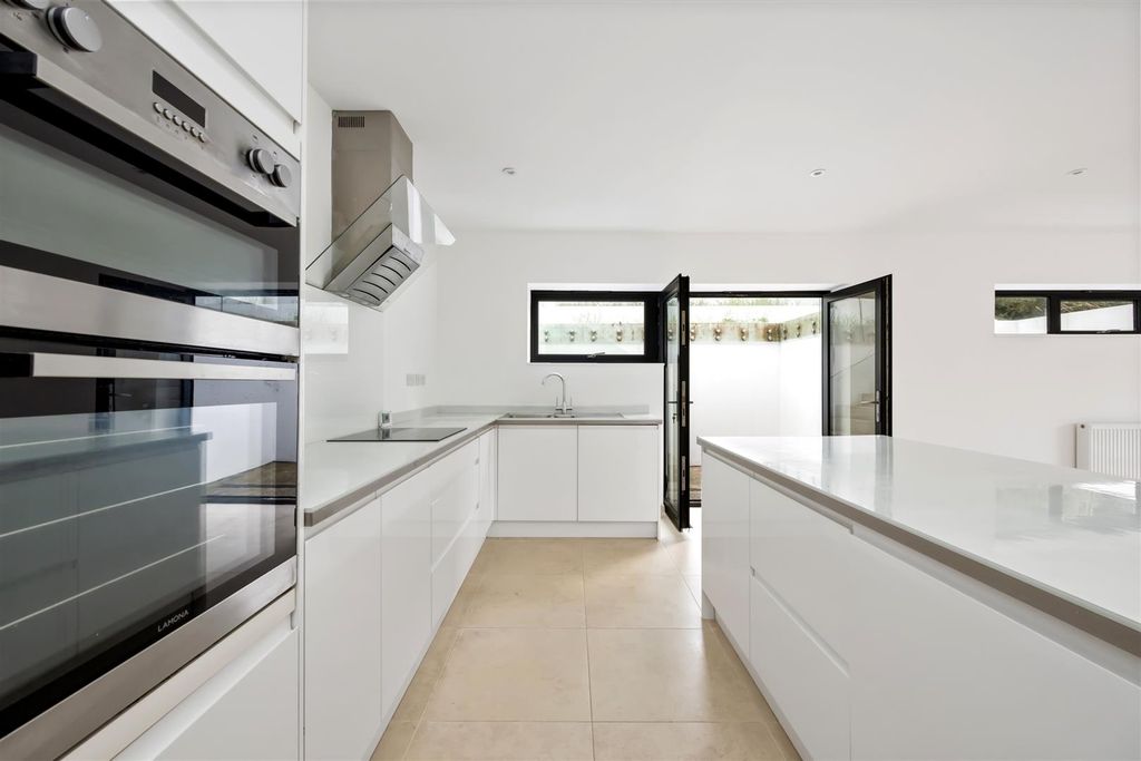 Property photo 2 of 15 Kitchen/Sitting Room