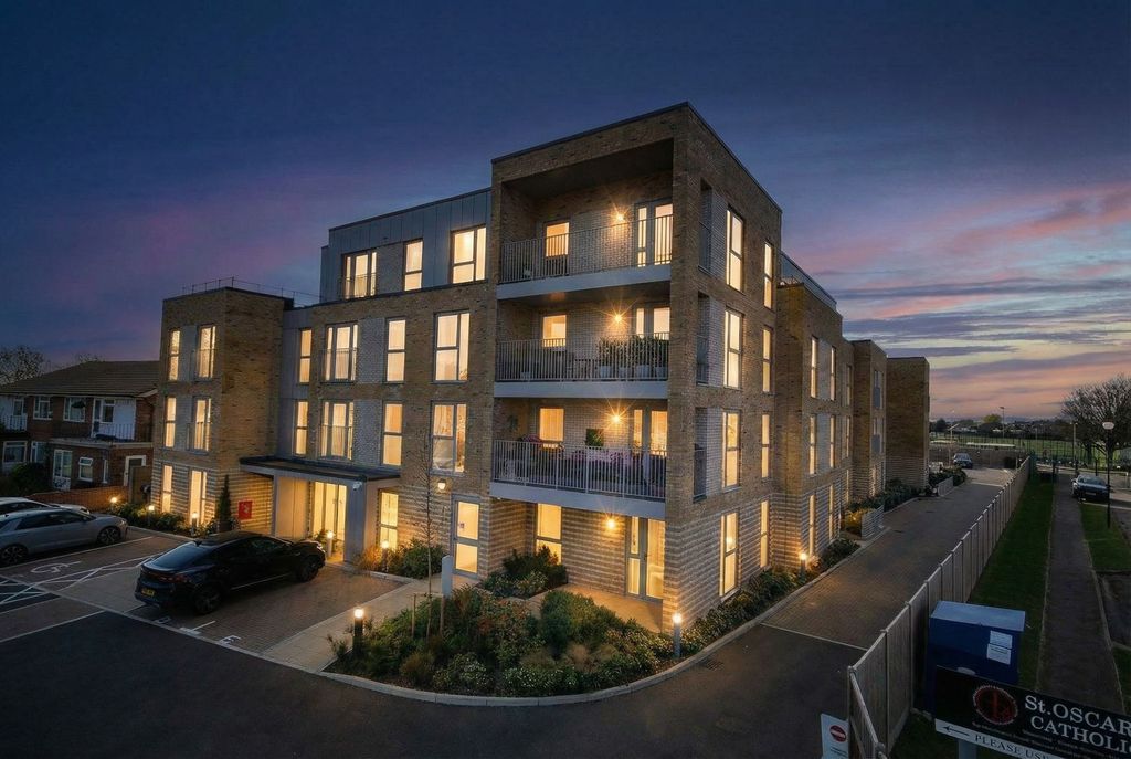 Property photo 1 of 14 Twilight Front