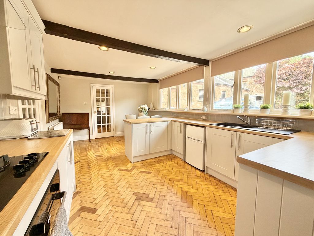 Property photo 2 of 32