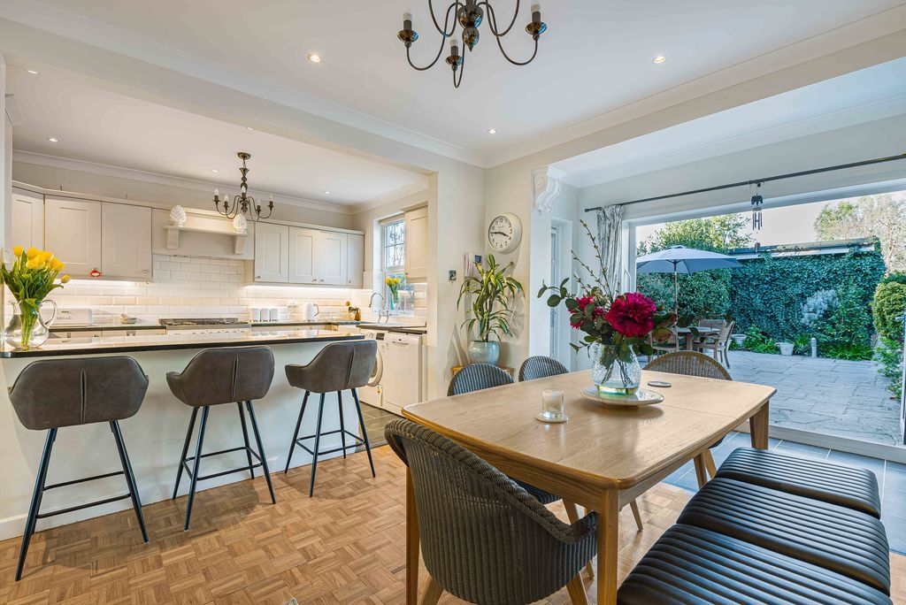 Property photo 1 of 16 Kitchen/Diner