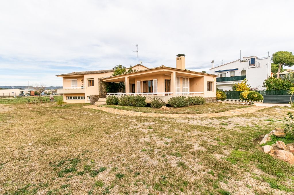 Property photo 1 of 41