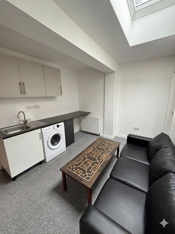 Property photo 2 of 8