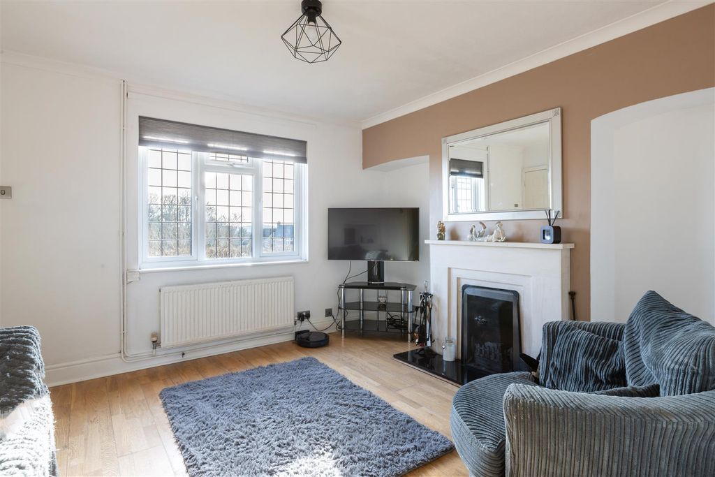 Property photo 2 of 25